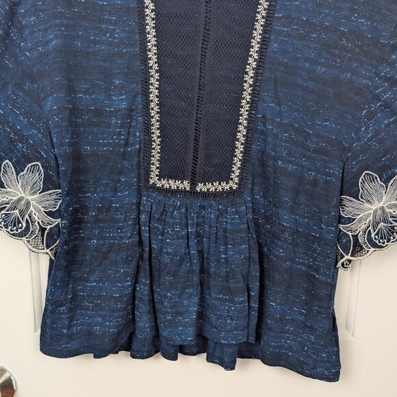 PILCRO | Navy Embroidered Flutter Sleeve Top Size Small - Picture 3 of 8